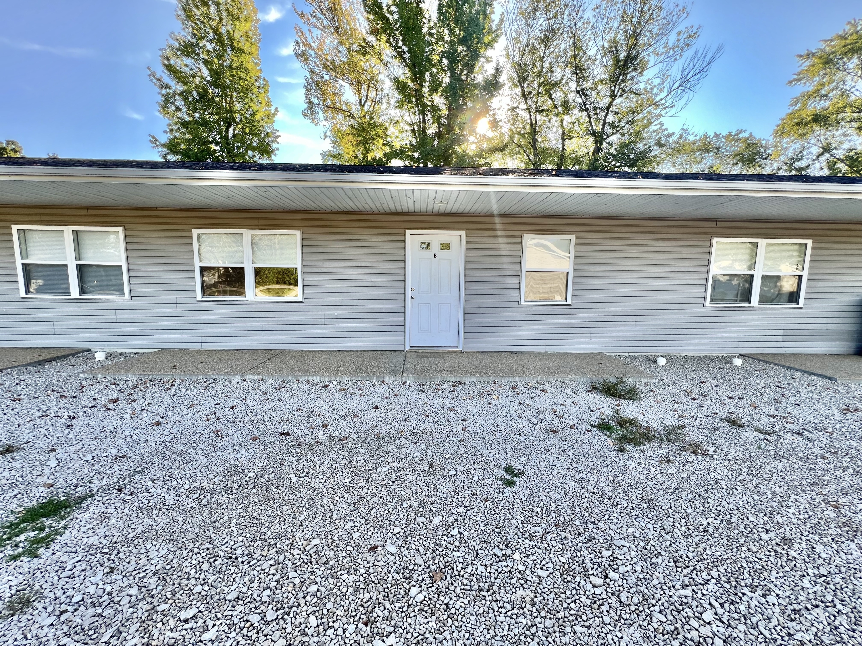 840 Marlette Avenue - B